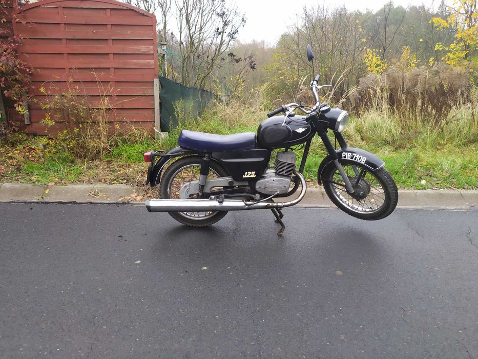 Wsk 175 zarejestrowana na biale tablice.