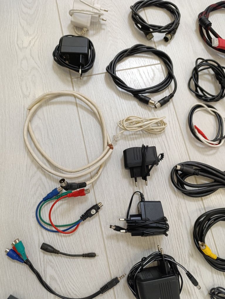 Кабели разные аудио  наушники hdmi блоки питания