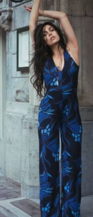 Очень красивый летний трикотажный комбинезон сине-голубого цвета новый