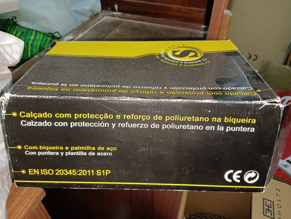 Botas de Trabalho Novas – Tamanho 43 – Nunca Usada