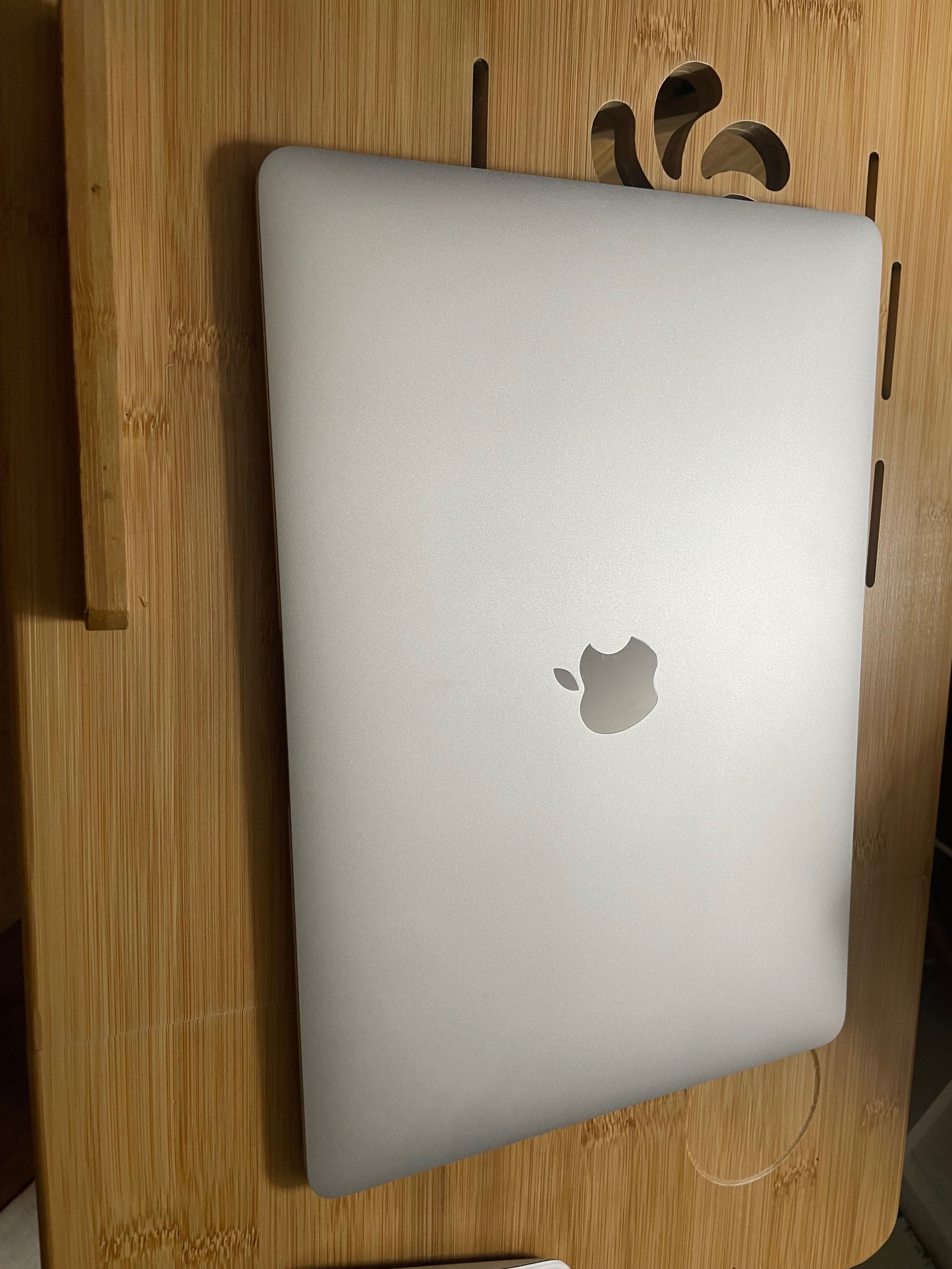 MacBook Air M1 2020 + Apple Magic Mouse