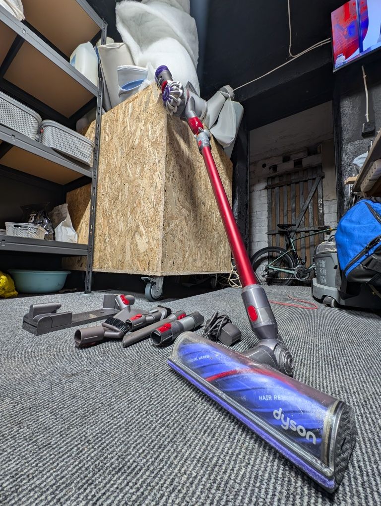 DYSON V8 Extra Absolutne duży zestaw. Odkurzacz bezprzewodowy