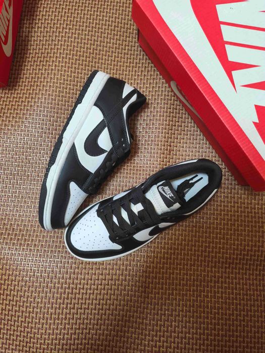 Damskie trampki Nike, białe i czarne. Rozmiar 38