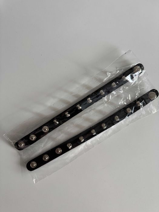 Браслет з шипами, з заклепками