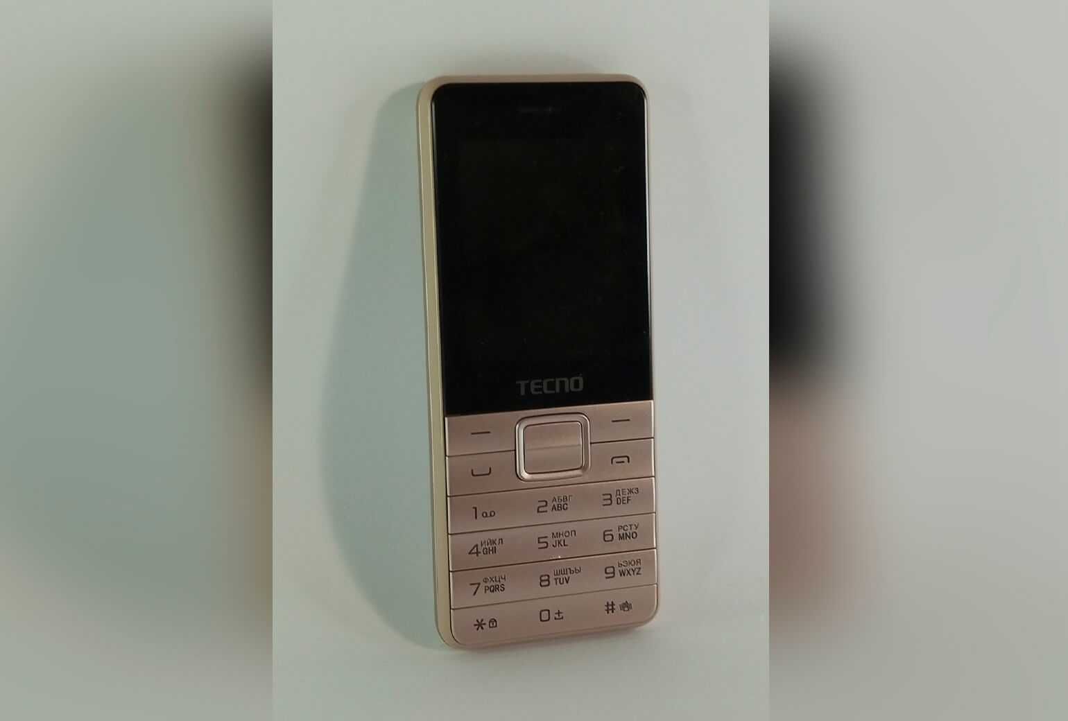Трехсимочный мобильный телефон кнопочный светло-коричневый TECNO