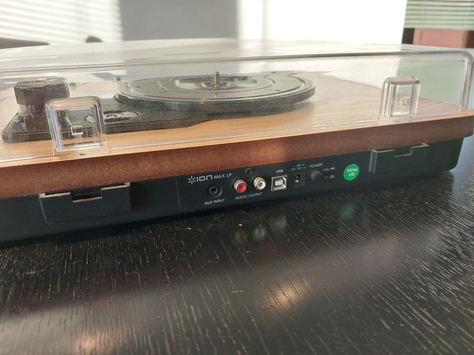 Gramofon ION MAX LP Z Wbudowanymi Głośnikami Uszkodzony