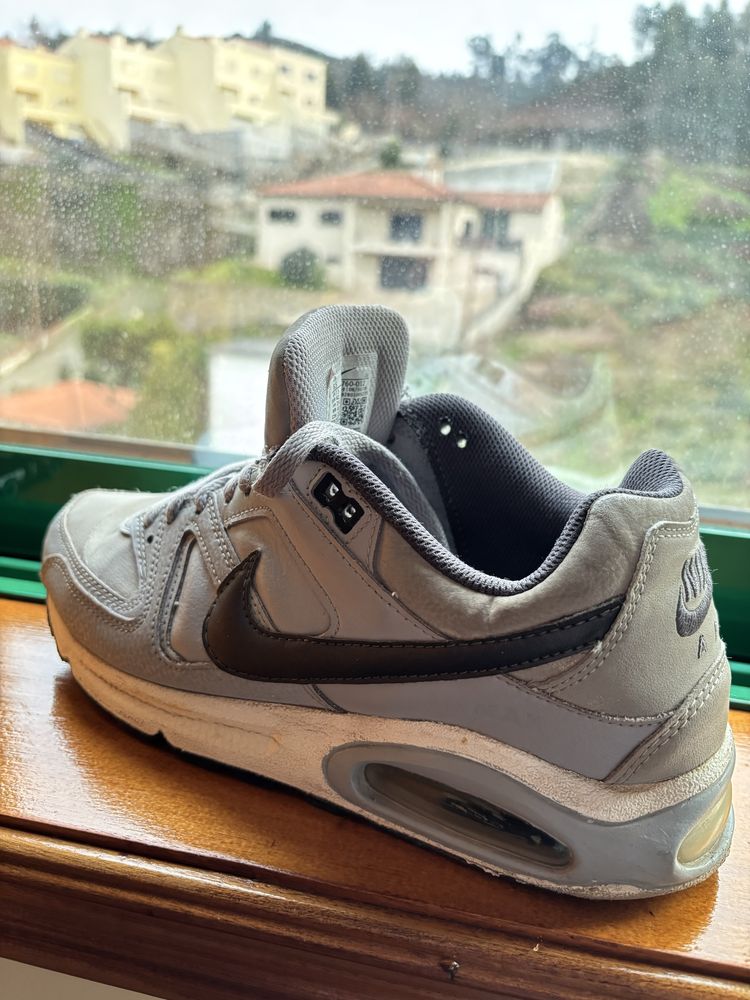 Nike Air Max Command Gris - 42