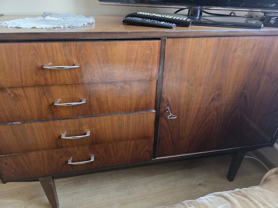 Zestaw mebli z PRL + żyrandol gratis