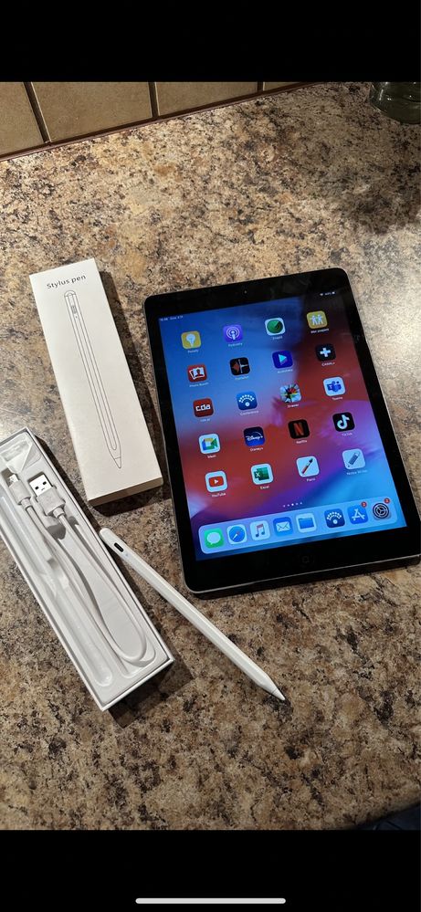 Tablet iPad Apple Retina 10” + NOWY RYSIK + nowe etui - super stan