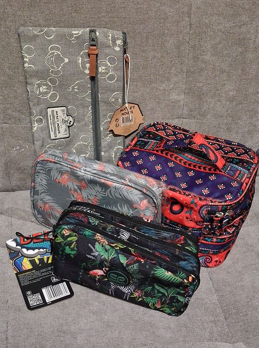 Nowe kosmetyczki damskie.