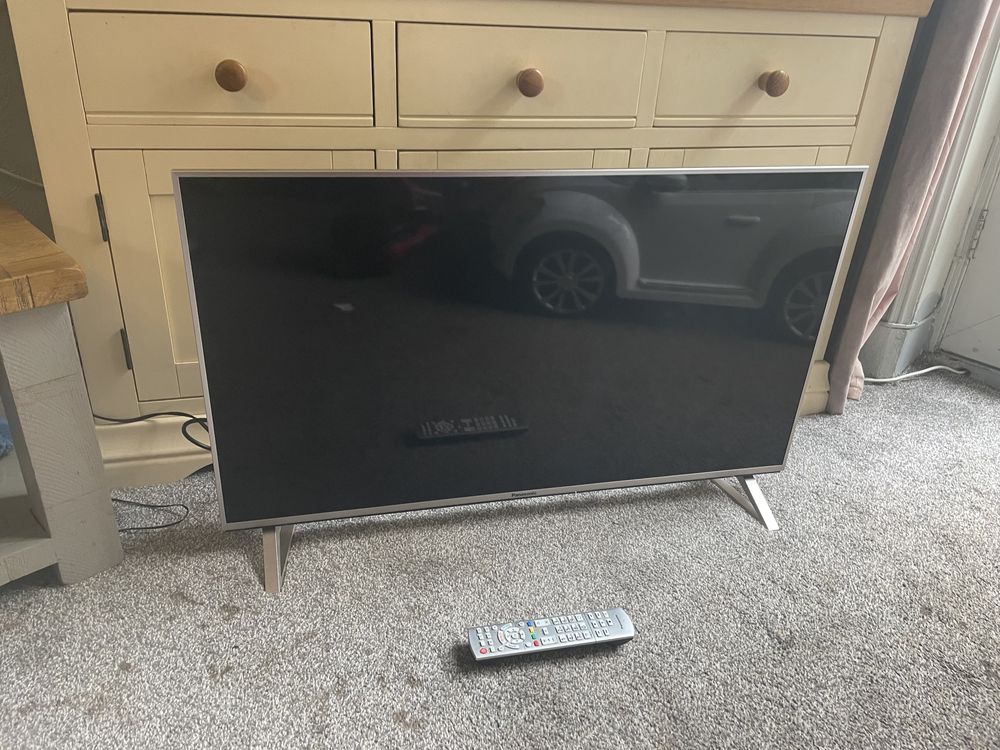 40 cali smart tv panasonic