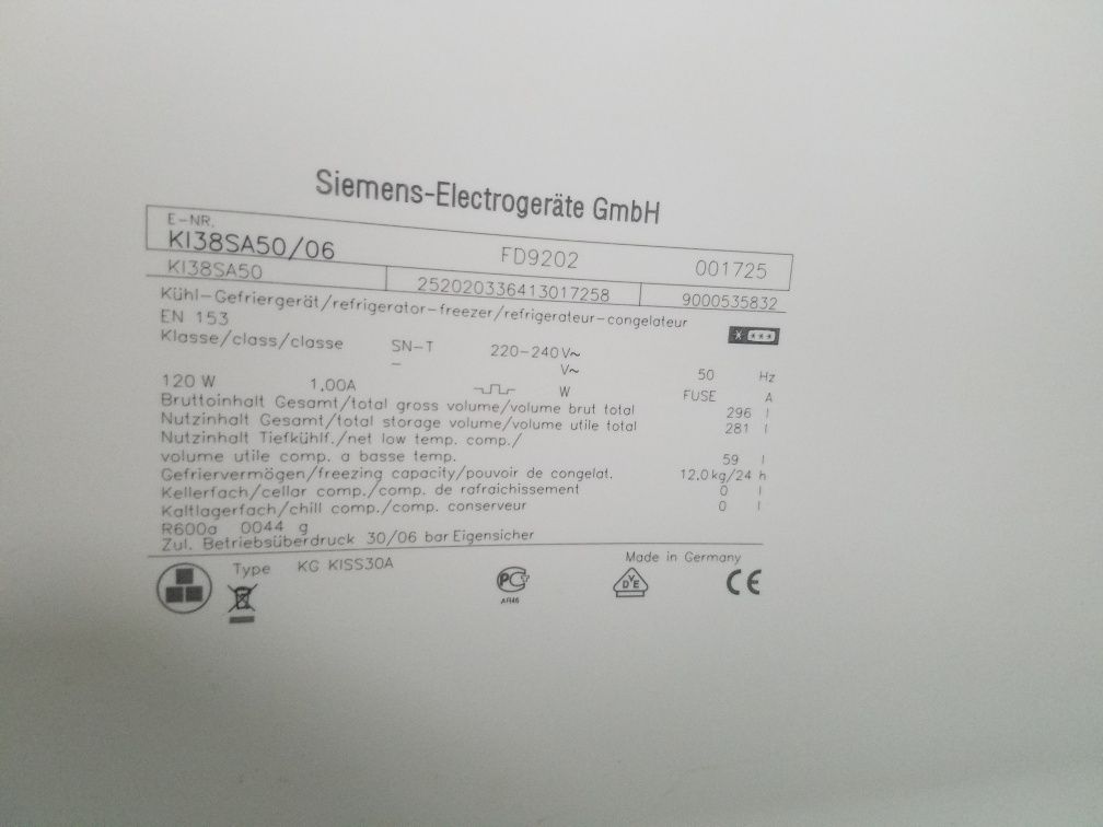 Холодильник Siemens вбудований,безфасадний