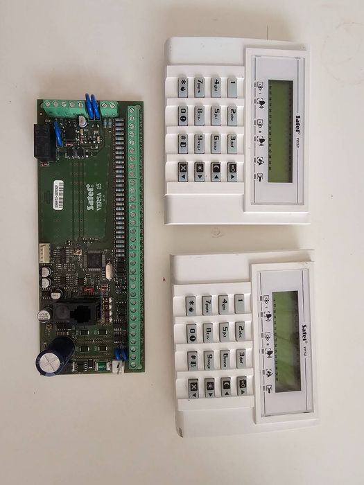 Satel Versa 15 + 2 manipulatory LCD
