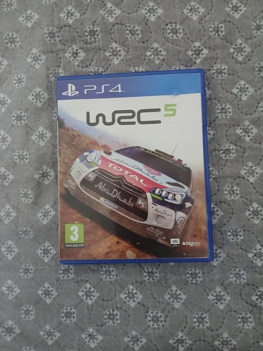 Vendo lote de 2 PS4 + comando + phones + jogos