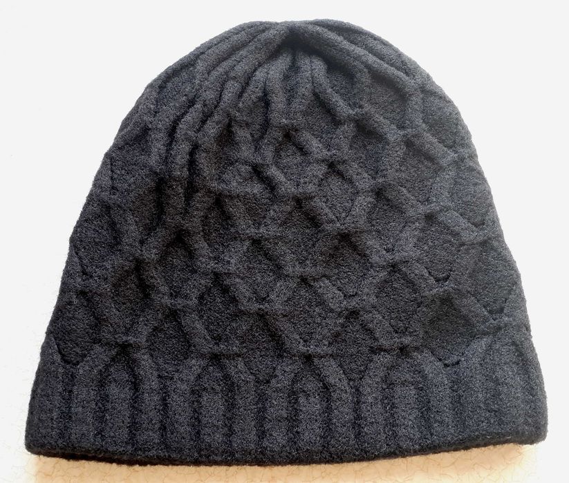 Czapka czarna damska, jesienna/wiosenna, ze wzorkiem