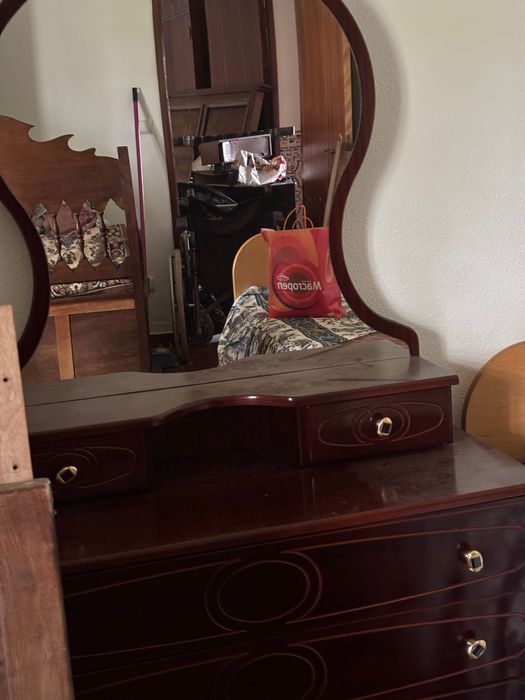 Cómoda com espelho