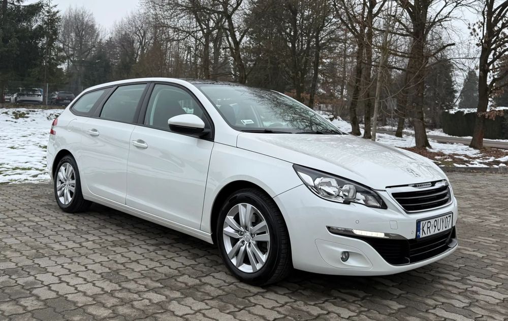 Peugeot 308 1.2 Turbo 130KM. Dach panoramiczny. Nawigacja GPS. Bardzo zadbany. ASO