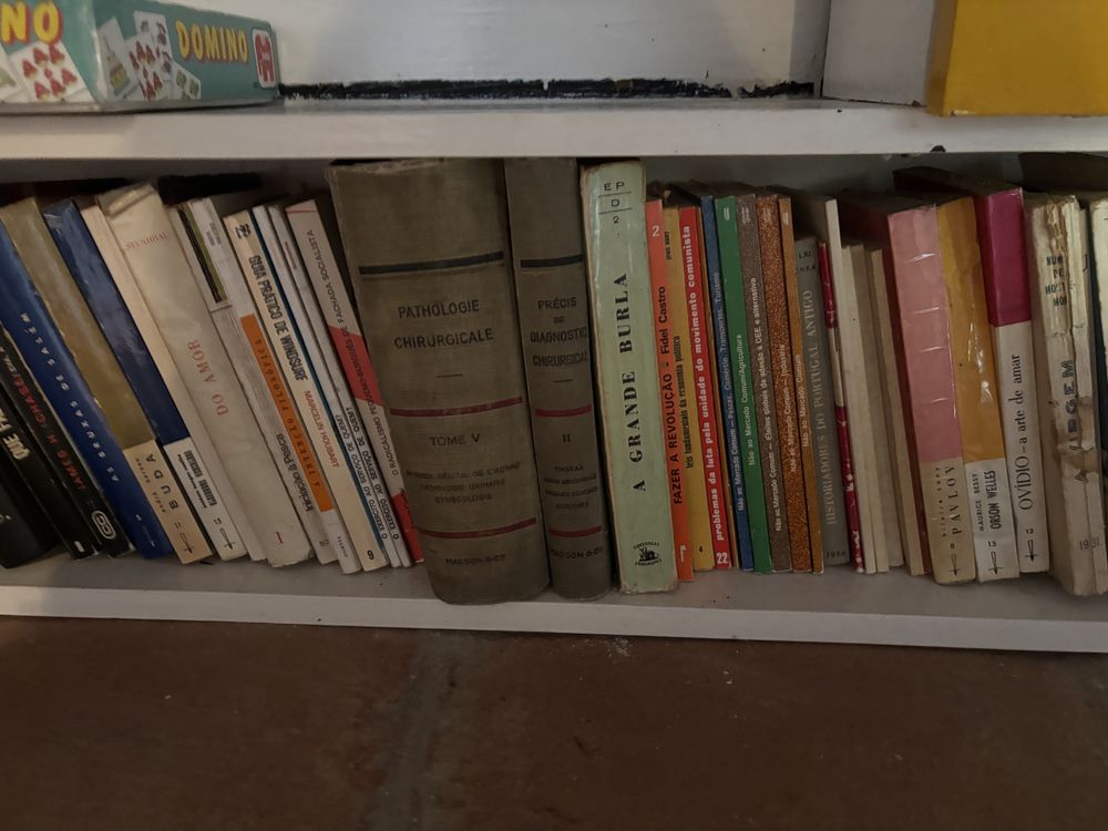Livros de medicina e direito