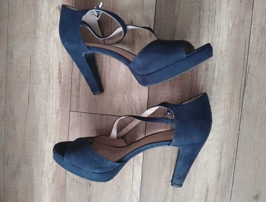 Buty sportowe damskie, na korku 41