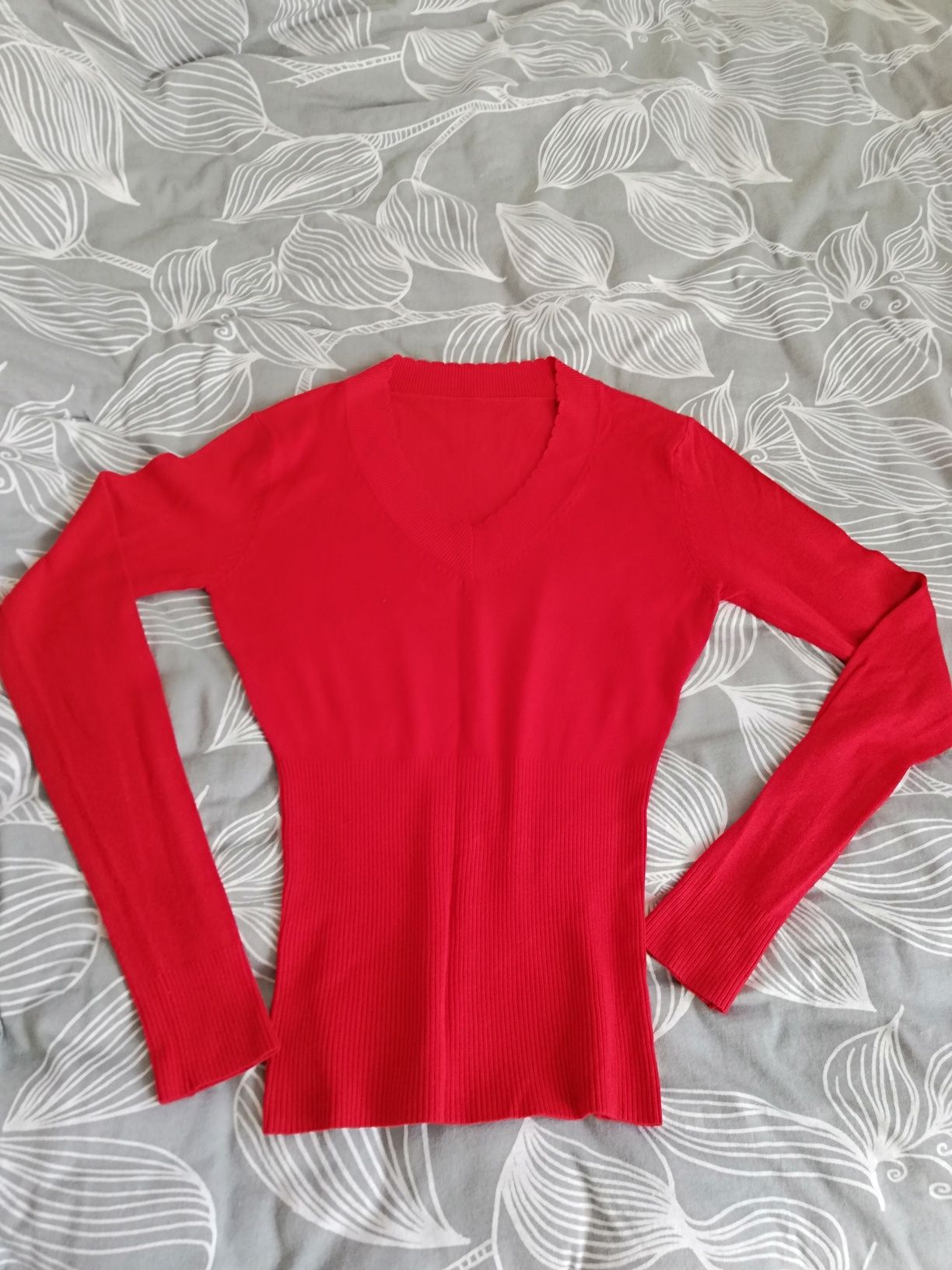 Sweterek czerwony 158