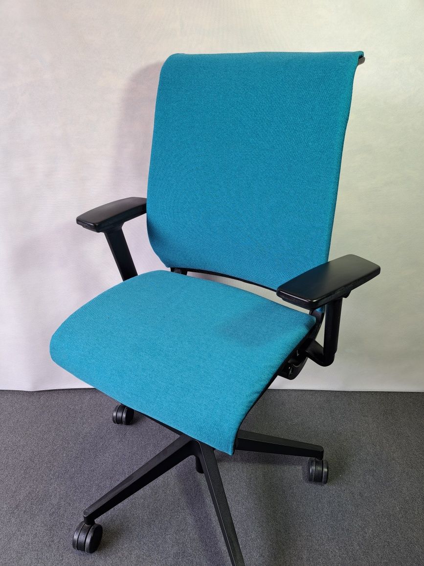 Fotel biurowy obrotowy  Steelcase Think. Turkus/morski