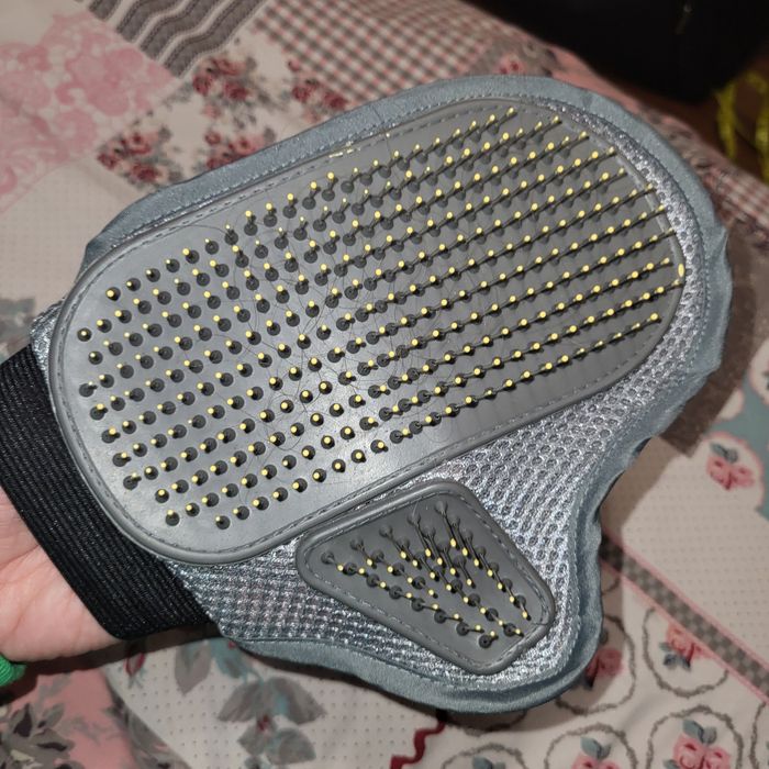 Щитка расческа рукавица.для животных ,котов ,собак