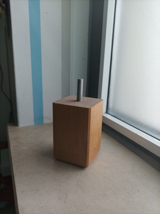 Pés quadrados de madeira para móveis