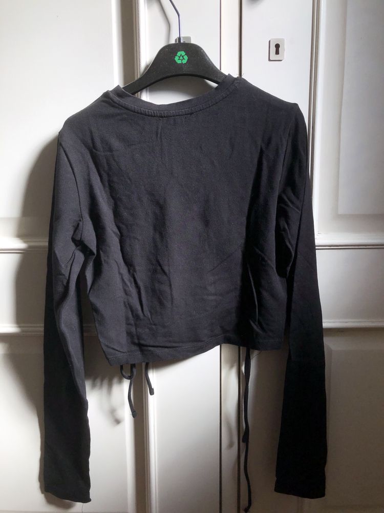 Camisola preta de manga comprida