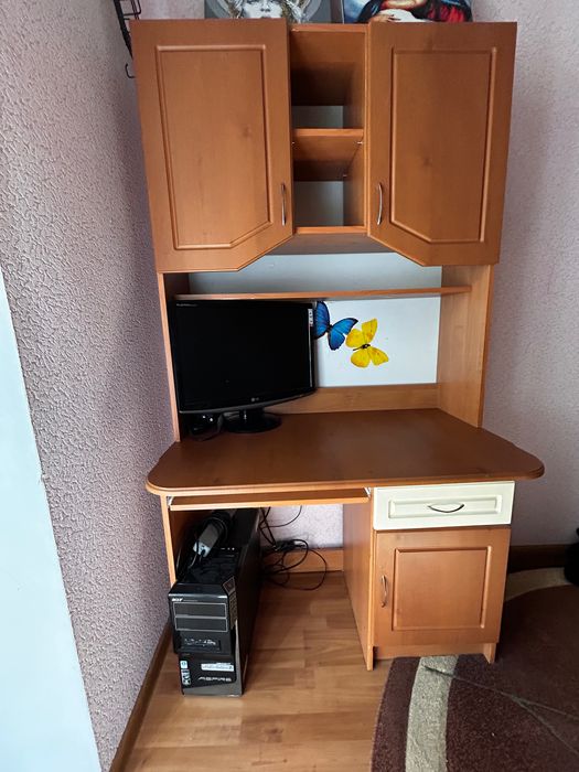 Продам компʼютерний стіл зі шкафами