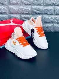 Кросівки Puma білі з помаранчевими вставками та шнуркам