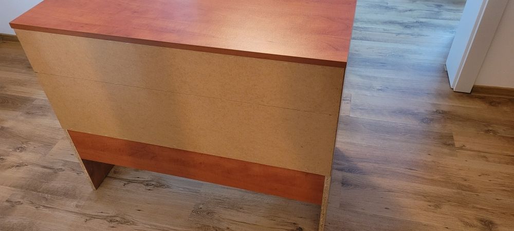 Stylowe biurko / toaletka – idealne do pracy i makijażu