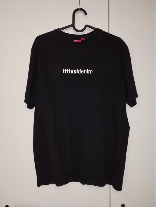 Várias T-shirts – Levi's e Tiffosi