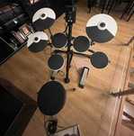 Bateria Roland TD-1K com estante e cadeira