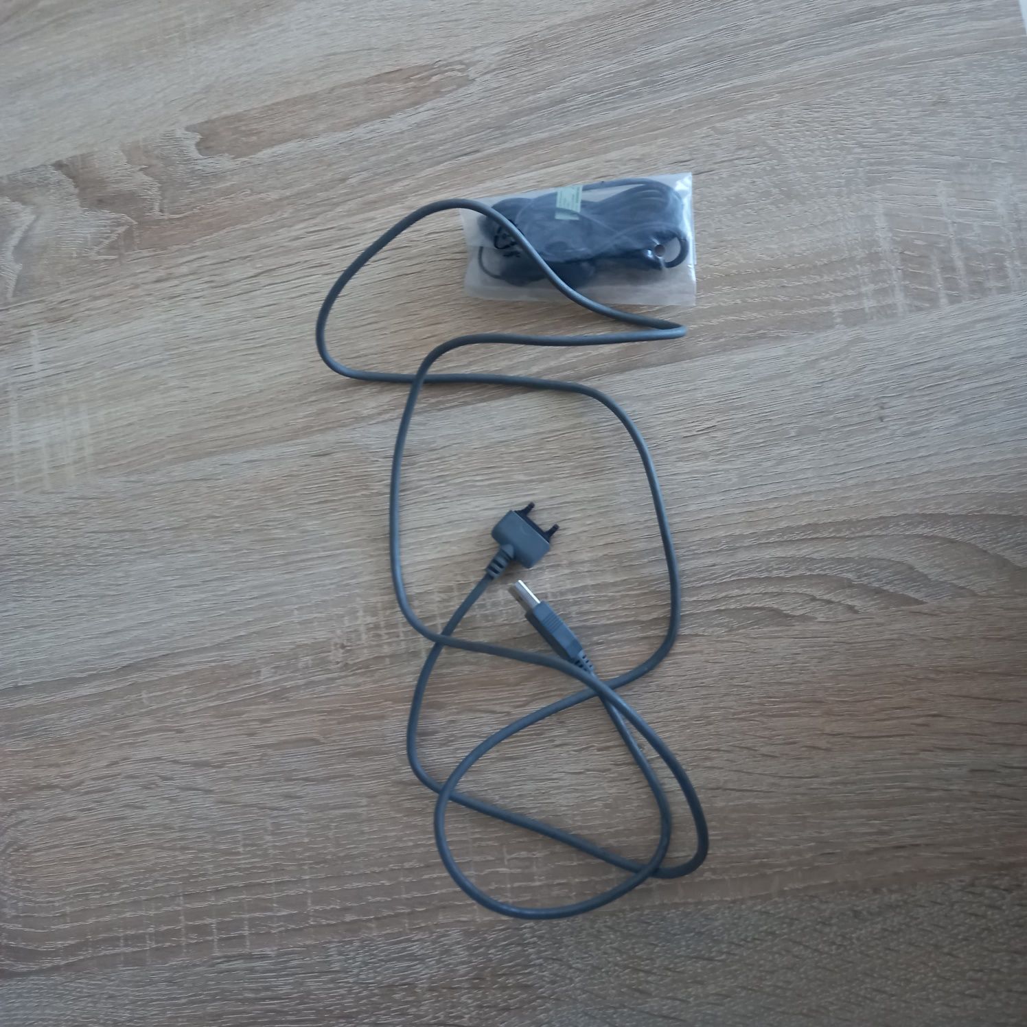 Sony Ericsson kabel do ładowania i kabel do sluchawek