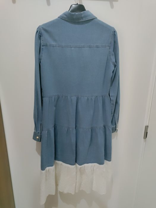 Vestido de ganga com bordado inglês