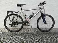 Bicicleta equipada com SHIMANO