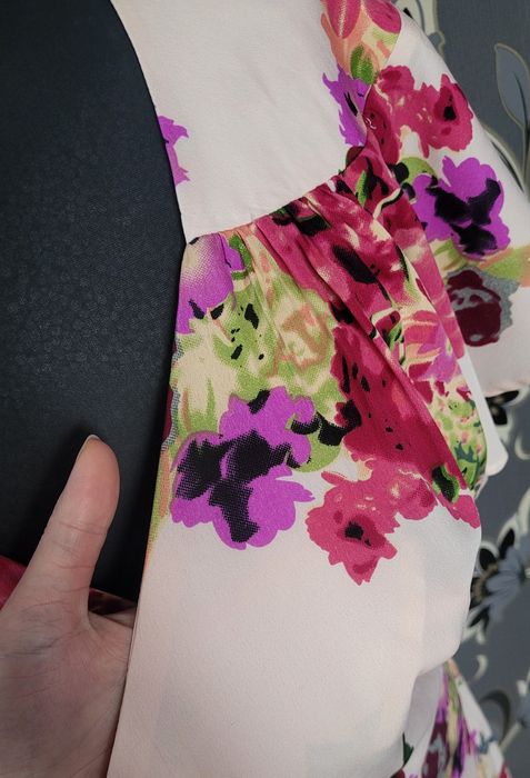 Nowa sukienka koktajlowa wiązana w pasie kwiatowy print plus size