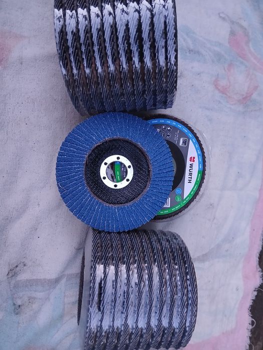 Диски шліфувальні пелюсткові