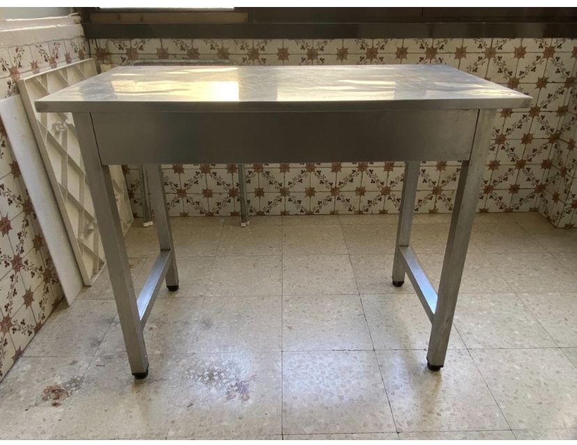 Mesa de alumínio