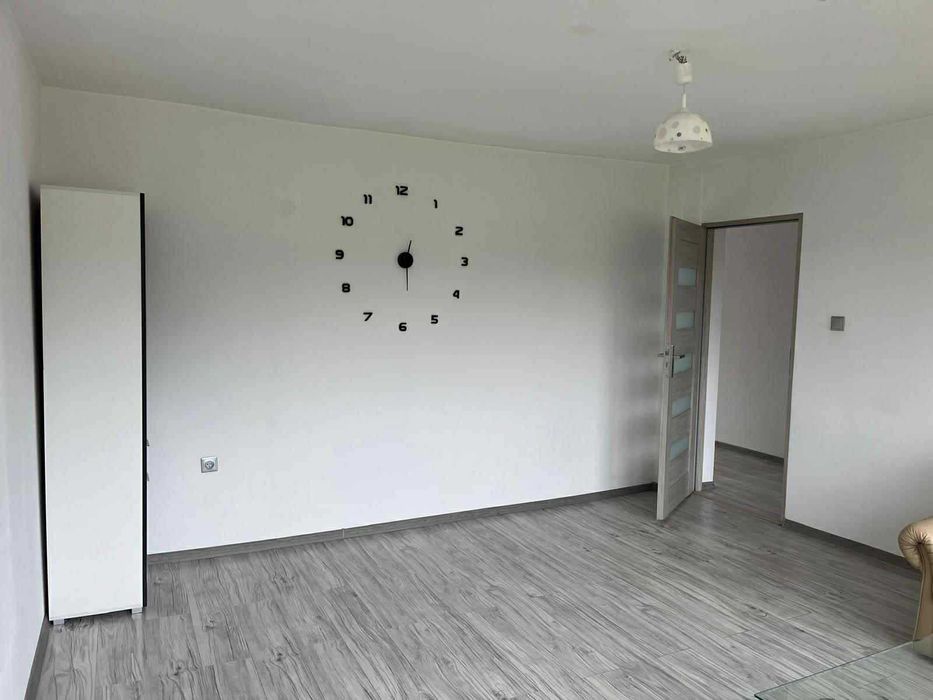 Wynajmę piętro domu  -3 pokoje, kuchnia, łazienka, taras .