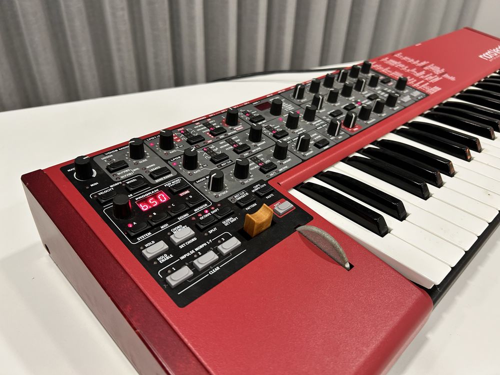 Clavia Nord Lead 4