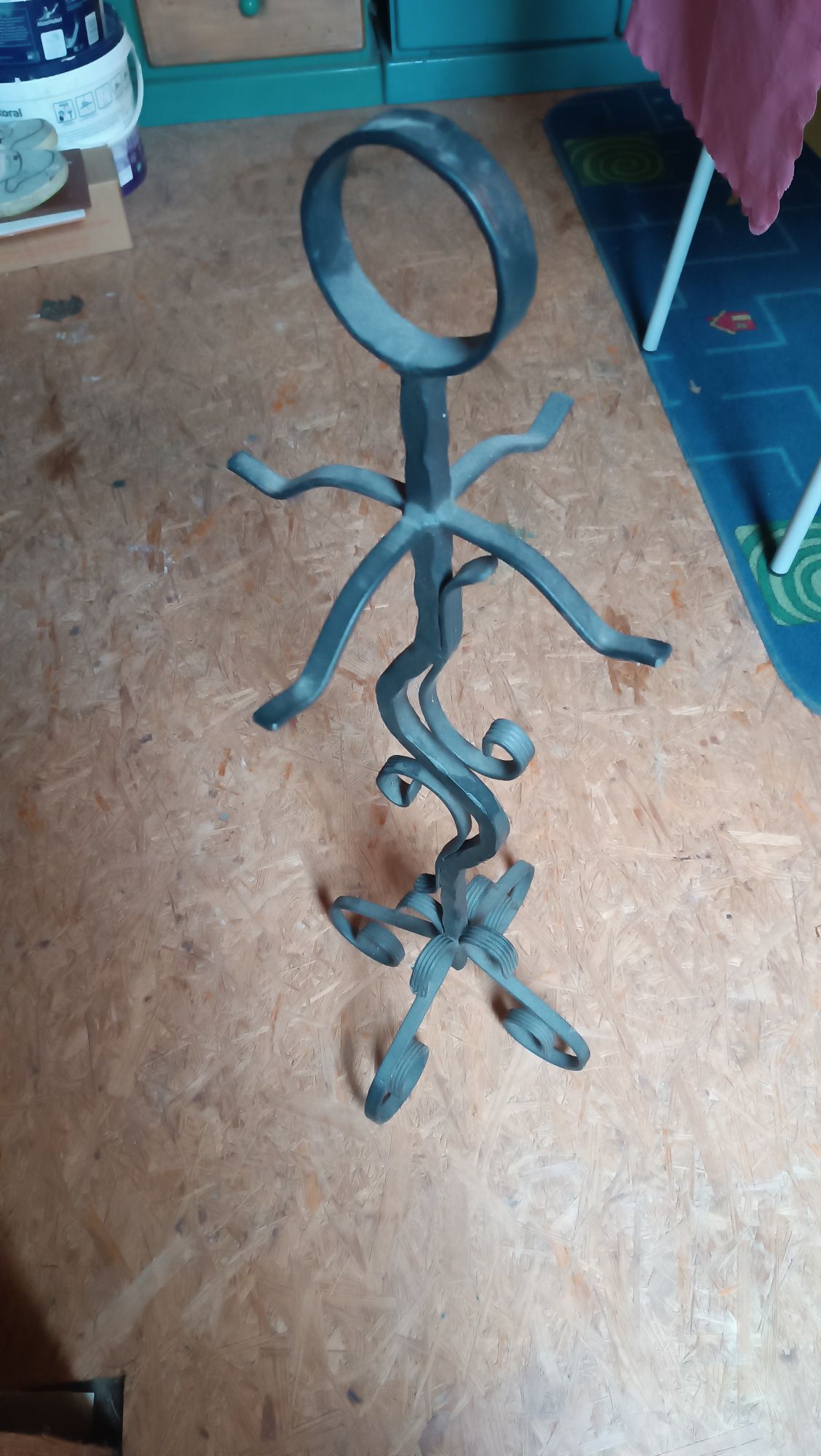 Stojak kwietnik stalowy kuty