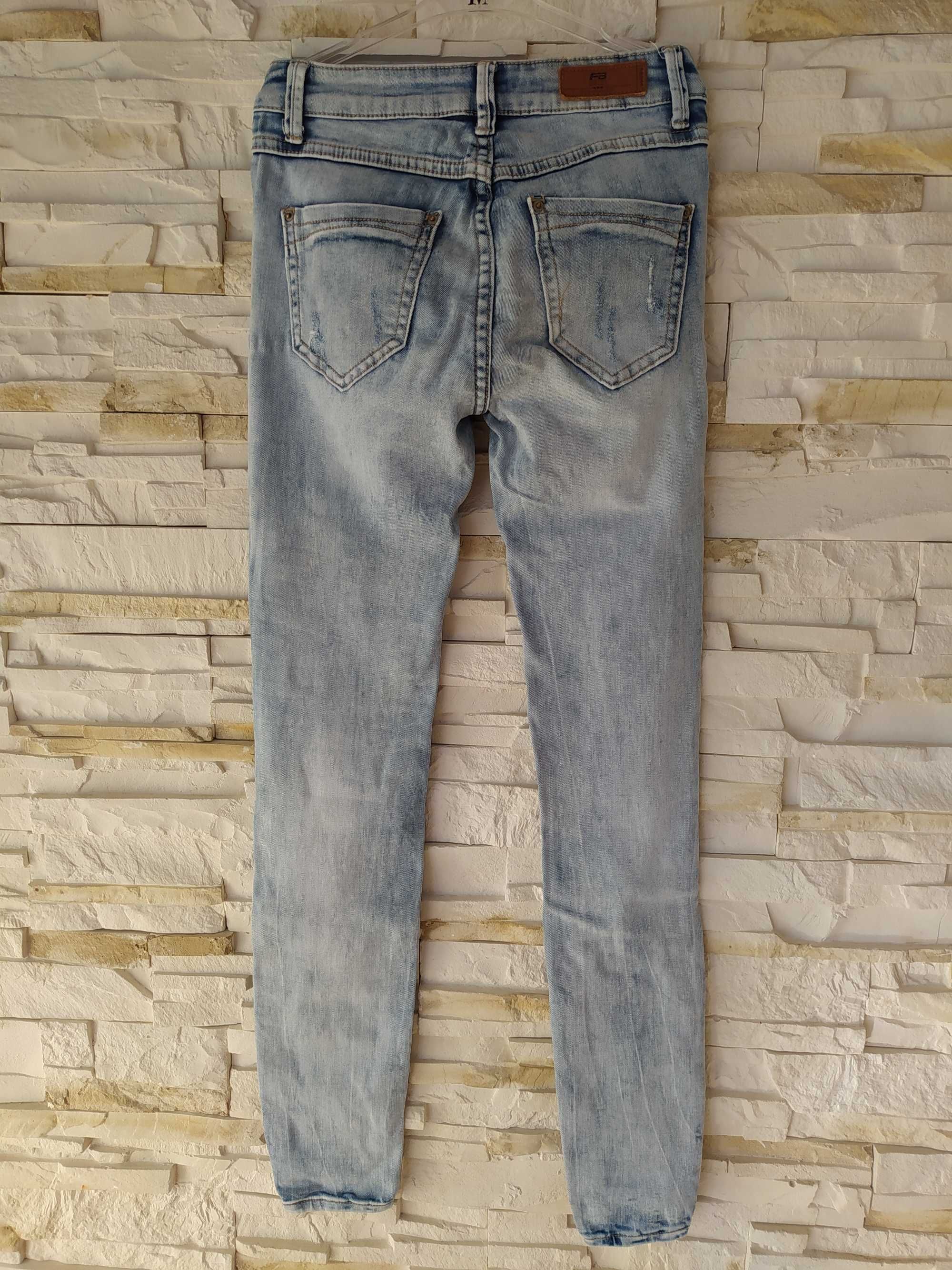 Spodnie jeansowe z dziurami r.25 Fishbone Sister dla szczupłej nastola
