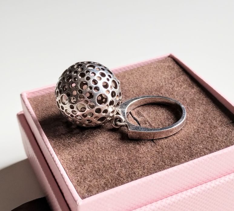 Katalogowy pierścionek srebrny Warmet z kulką . PRL.