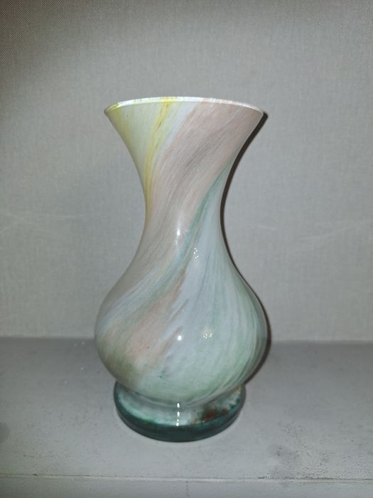 Wazonik ze szkła w stylu Murano