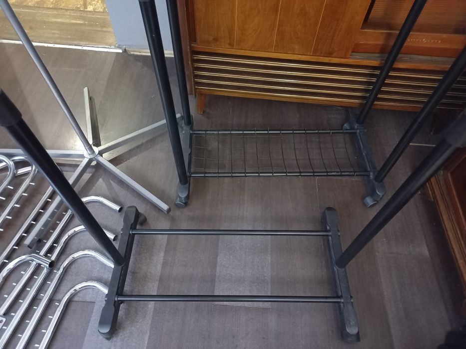 Stojaki i wieszaki scienne i stojace-Sklepowe duży zestaw-Chromowane.