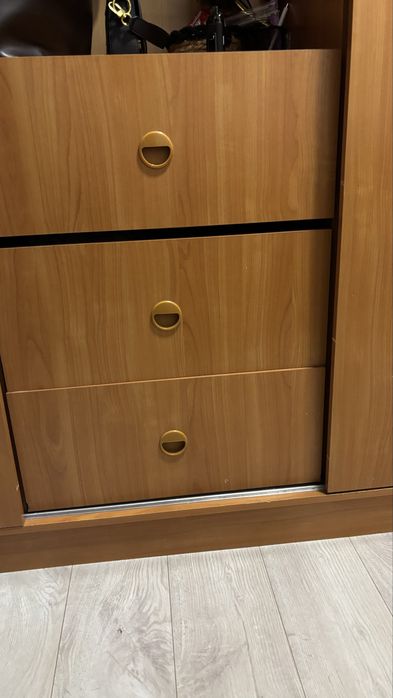 Продам шафу в нормальму стану, всі пошкодження є на фото.