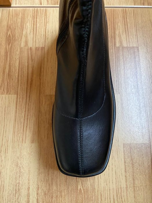 Чорні чоботи в ідеальному стані