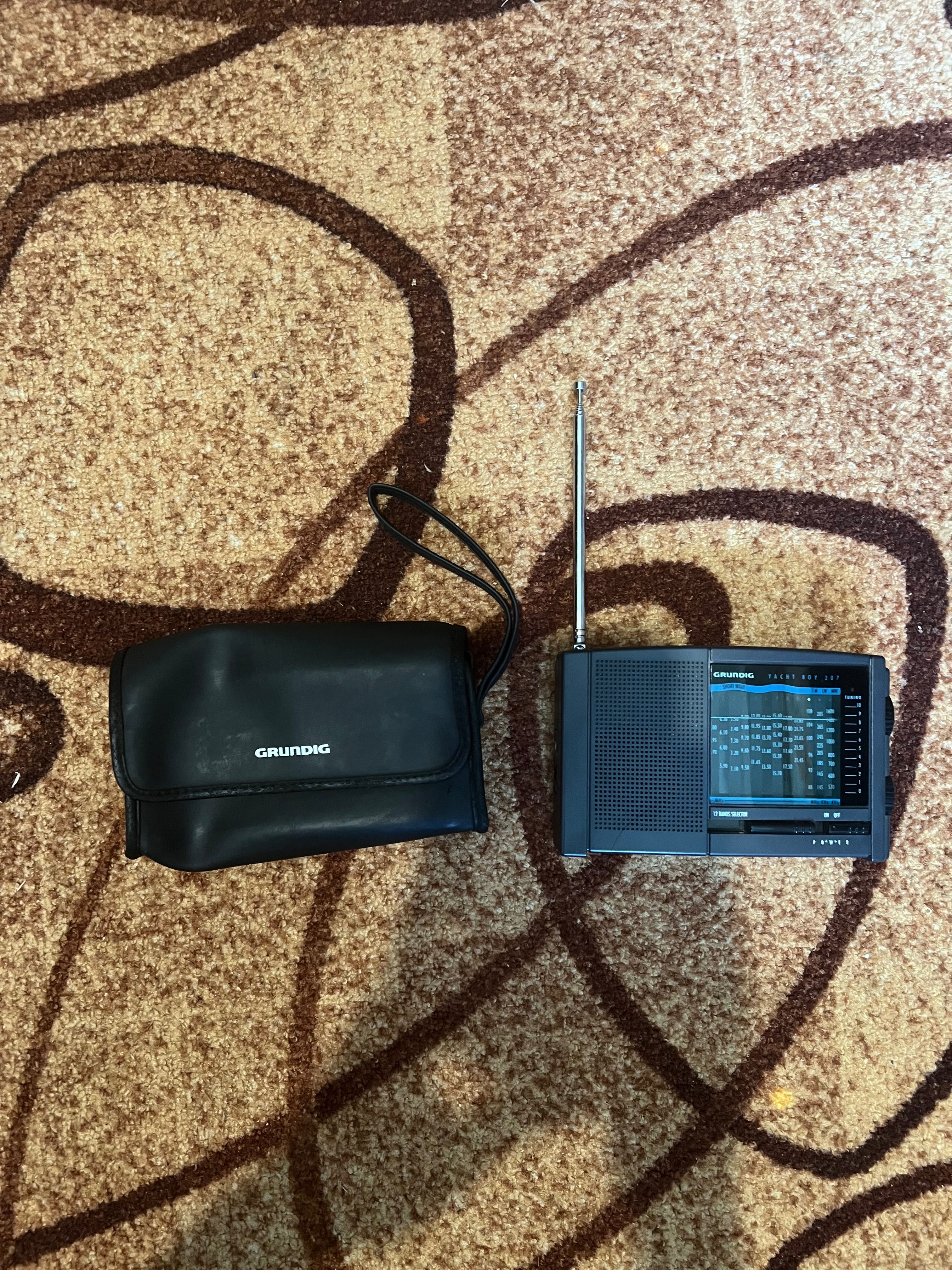 Радіо Grundig в робочому стані з чохлом
