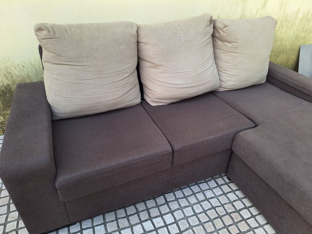 Sofá com chaise long reversível